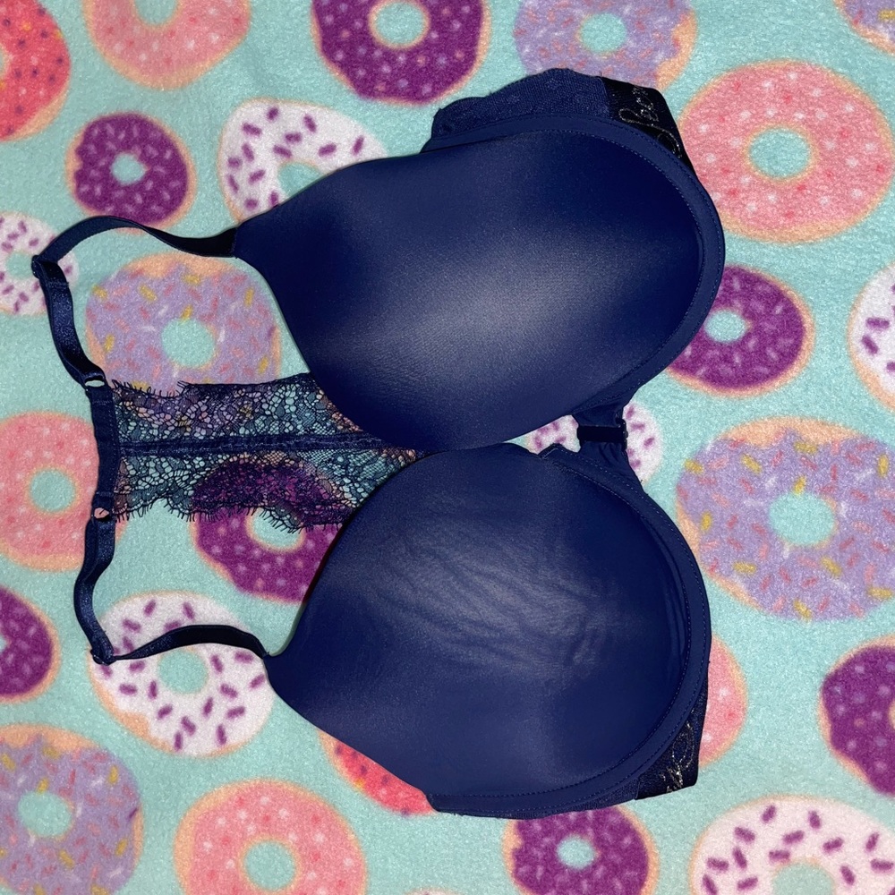 36DD Victoria secret bra
